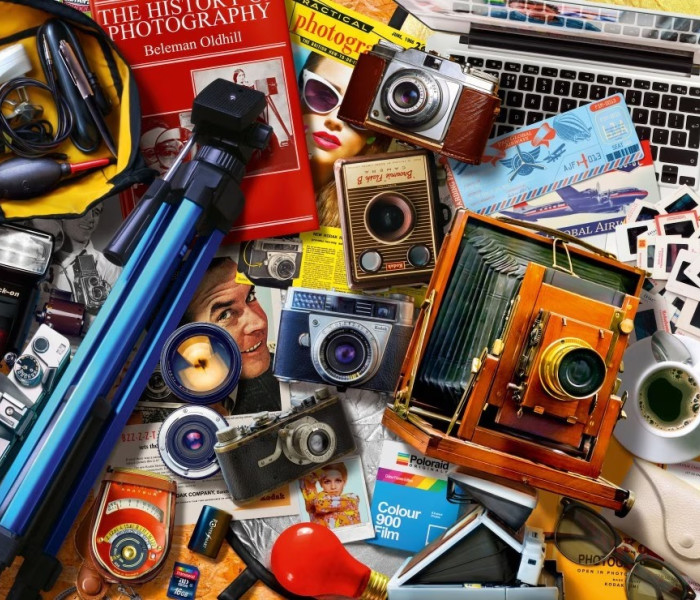 Puzzle - Bluebird - Stare aparaty na stole