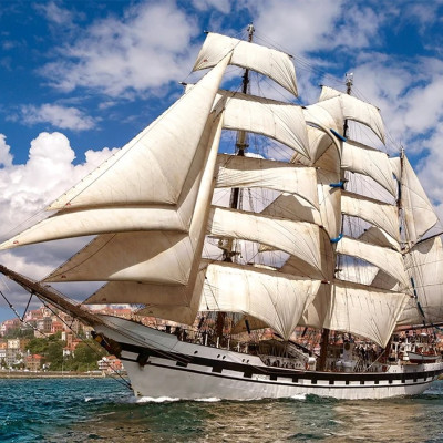 Tall Ship opúšťa prístav