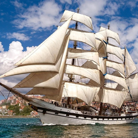 Tall Ship opúšťa prístav