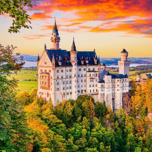 Castelul Neuschwanstein toamna în Germania